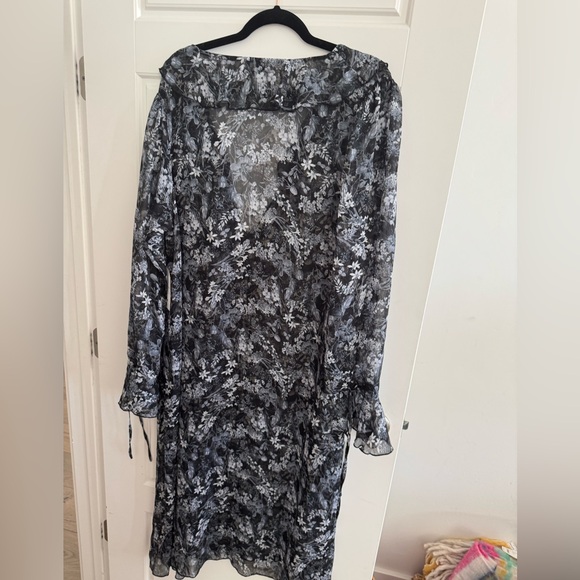 Gorgeous Arula Tie Front Floral Duster - Picture 2 of 3